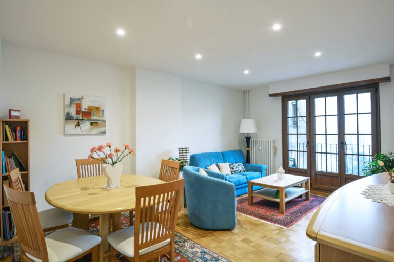 Séjour spacieux et lumineux après rénovation complète
