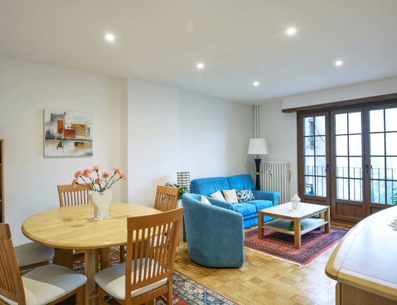Séjour spacieux et lumineux après rénovation complète