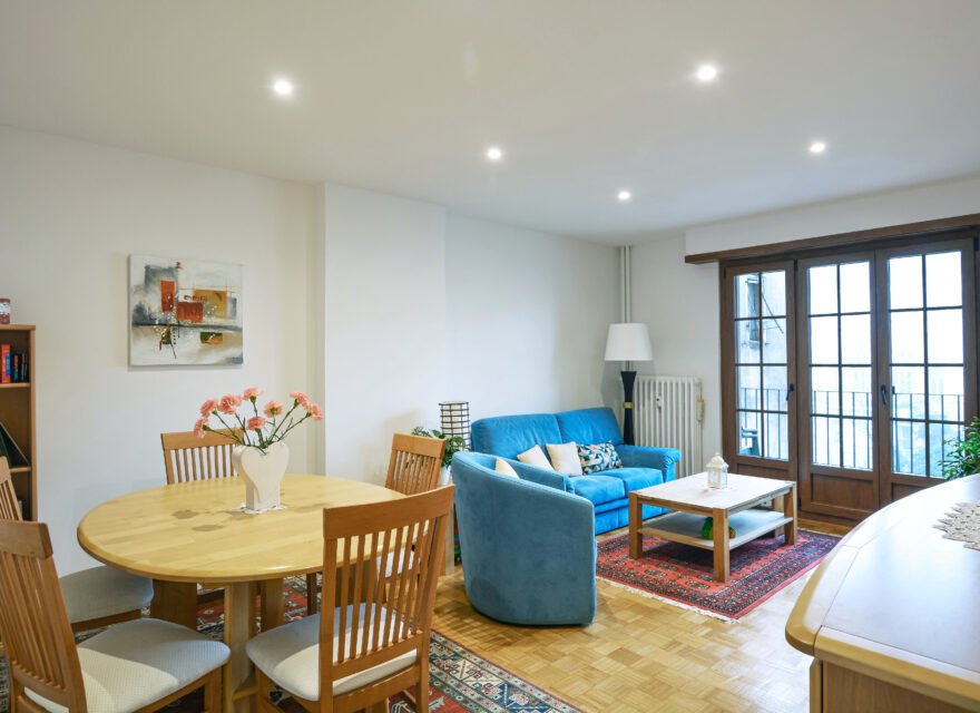 Séjour spacieux et lumineux après rénovation complète