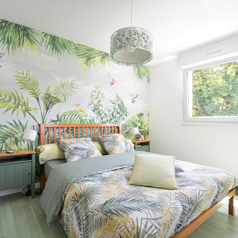 Chambre parentale après rénovation - tons neutres et lumière