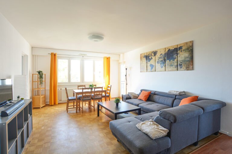 Studio rénové - espace de vie modulable avec rangements intégrés