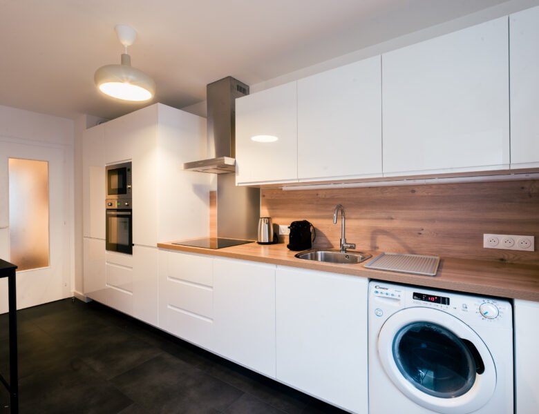 Plan de travail stratifié et plaque induction - location meublée